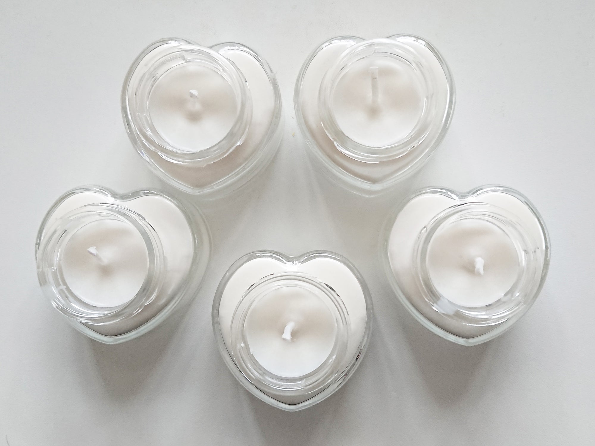 Set of 5 small heart-shaped candles, unscented