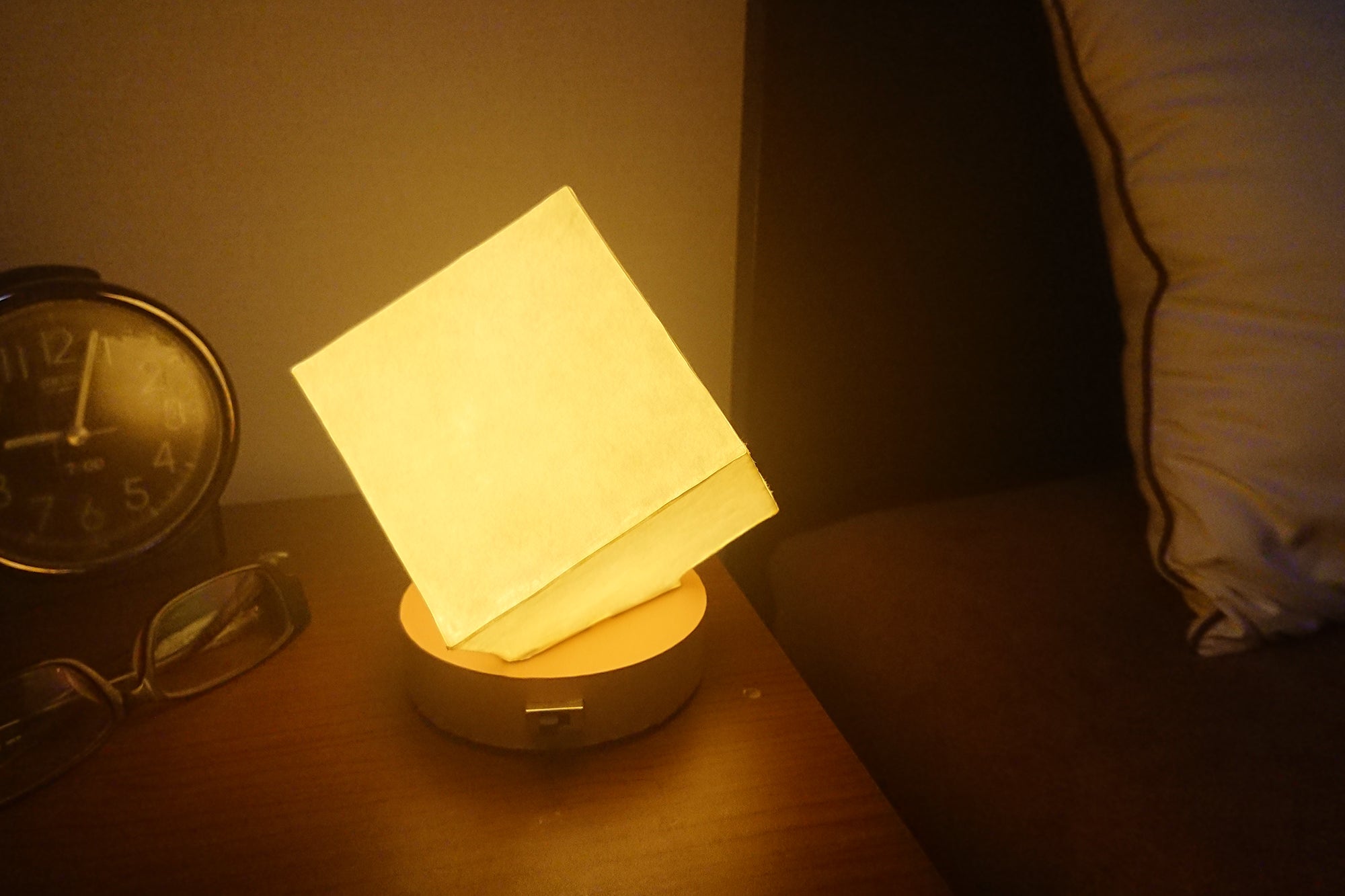 Cube-shaped Japanese paper shade night lamp