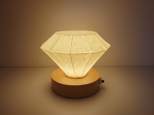 Lámpara de noche con pantalla de papel japonés tipo diamante