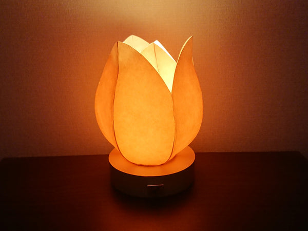 Lámpara de noche con pantalla de papel japonés tipo flor de tulipán