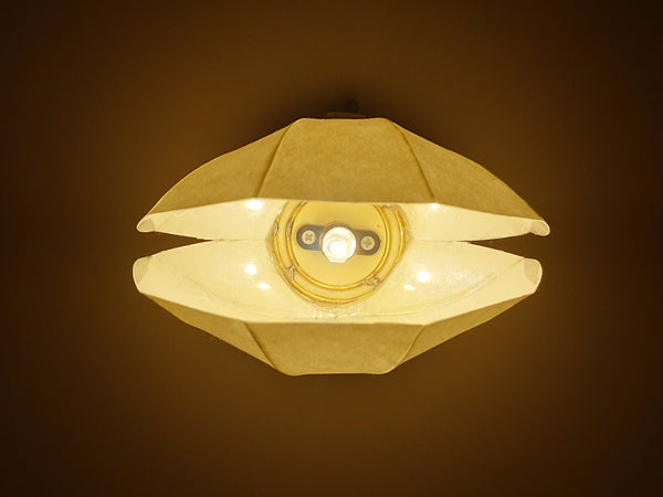 Lámpara de noche con pantalla de papel japonesa tipo concha