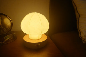 Lámpara de noche con pantalla de papel japonés tipo hongo