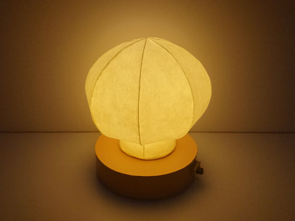 Pilzartige Nachtlampe aus japanischem Papier