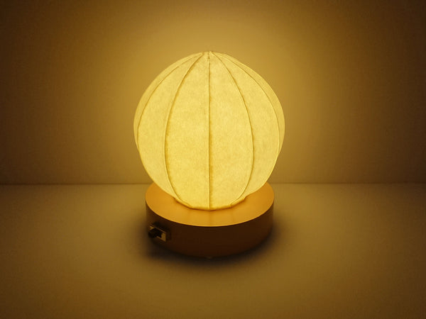 Lámpara de noche con pantalla de papel japonés tipo bola